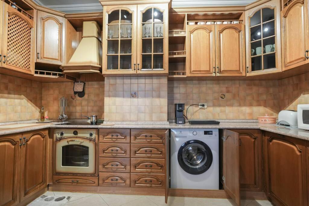 Staycation, Center With Balcony Appartamento Tirana