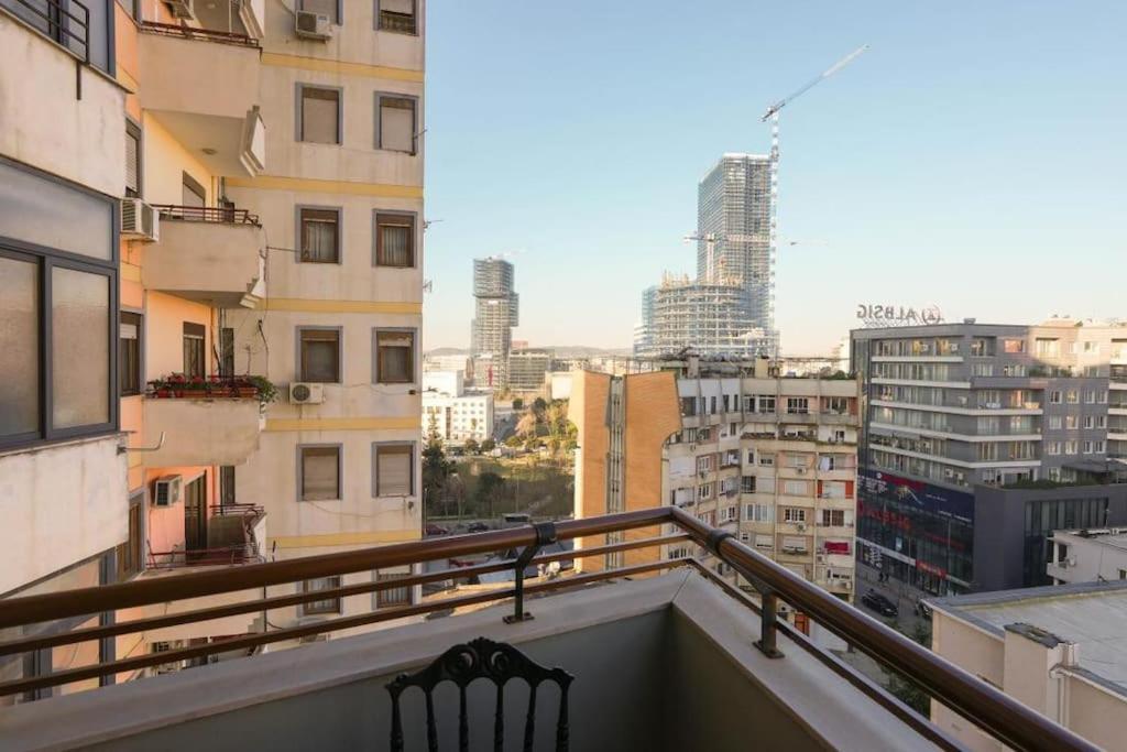 Staycation, Center With Balcony Appartamento