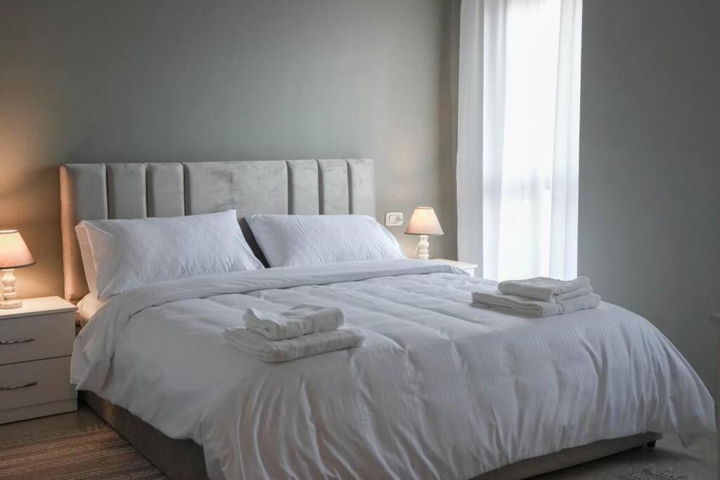 Appartamento Staycation, Center With Balcony Tirana